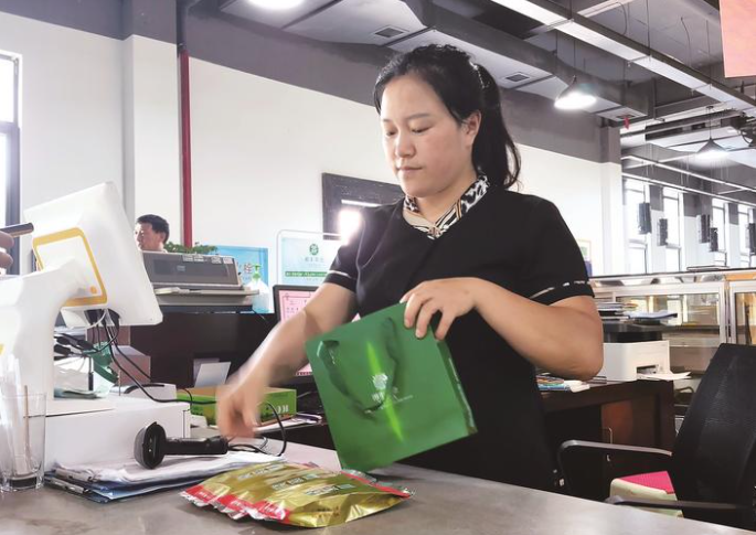 種下生態(tài)茶 托起致富夢